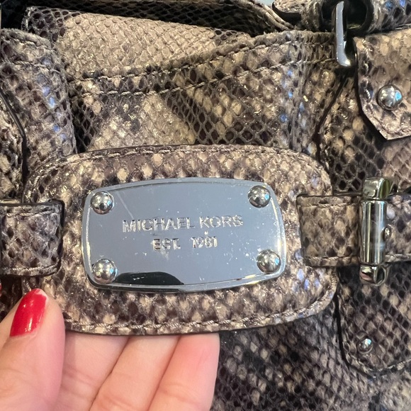 Michael Kors purse with dust bag - Picture 5 of 10